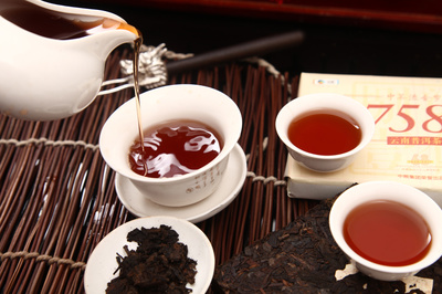 红茶之韵 用镜头定格茶具与光影的诗篇
